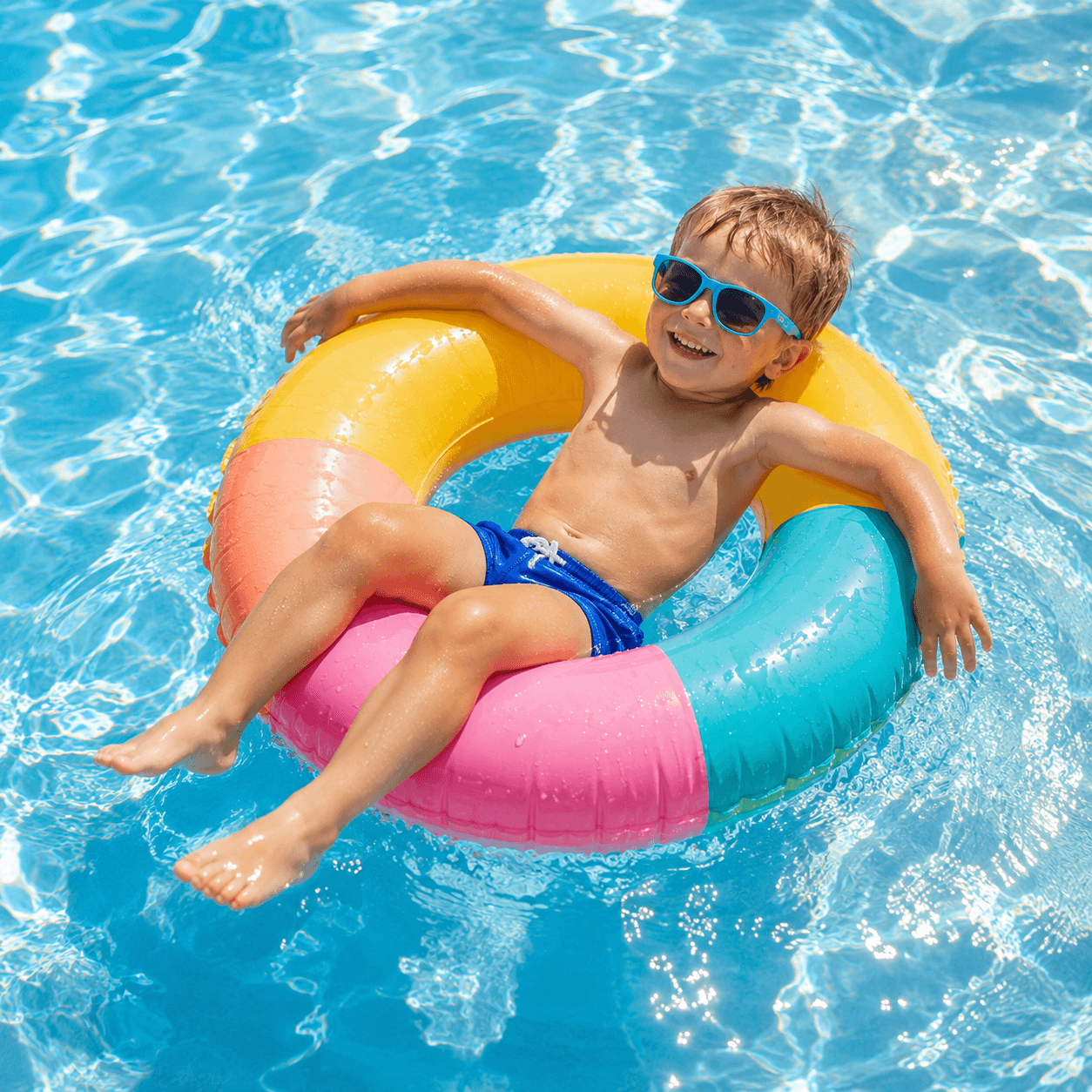 Piscina cristalina pronta para aproveitar