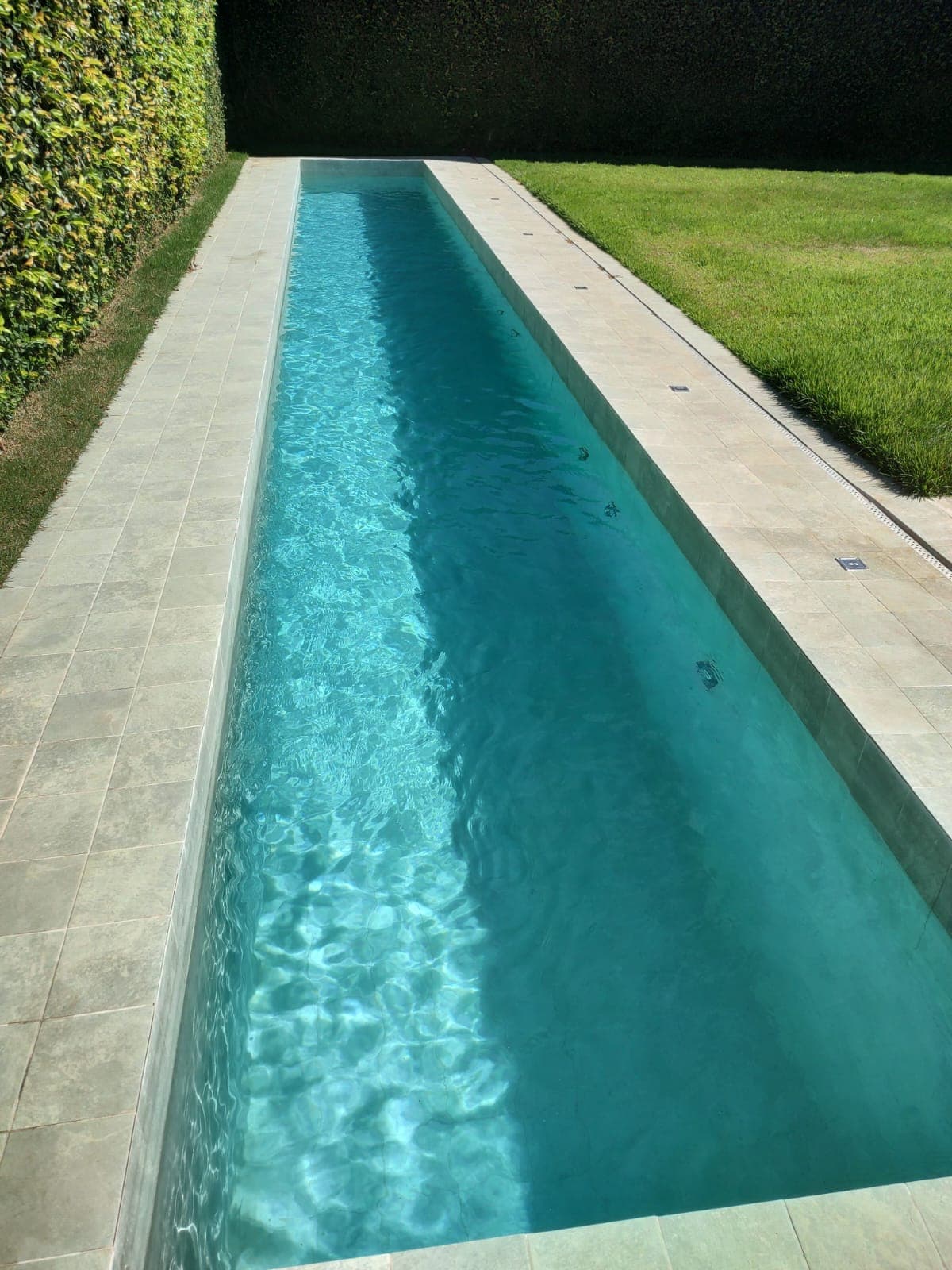 Piscina depois do tratamento e manutenção